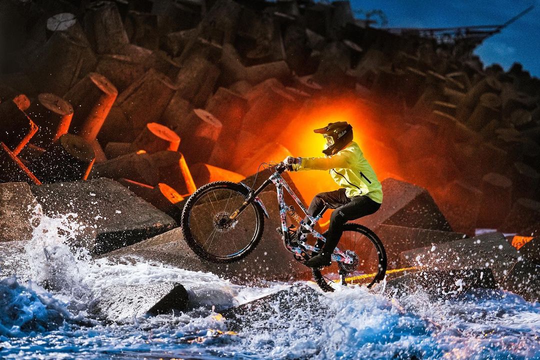 Tentang Dramatic Sport Photography